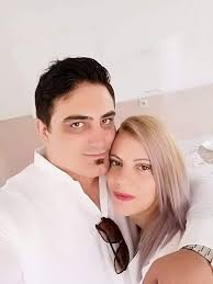 Penyanyi terkenal Marian Stojanoski dan isterinya Natasha menunjukkan anak  perempuan mereka Veronika! (GAMBAR)