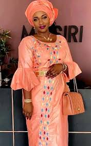 Bazin riche noir pour le tabaski 2019 Model Bazin Femme