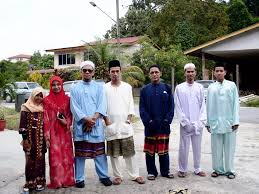 Merupakan perayaan masyarakat kadazan di negeri sabah pada bulan mei setiap tahun iaitu sehabis selesai menuai padi. 8 Budaya Menarik Berhari Raya Yang Masih Diamalkan Oleh Orang Sarawak