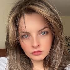 Beth Eaves's Instagram, Twitter & Facebook