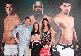 O pequeno é figura rara em eventos sociais, assim como seus irmãos rodrigo, de 8 anos, e lara, de 18. Fausto Silva Comemora Aniversario Do Filho Com Festa Ufc Em Sp Ofuxico