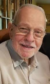 Elizabeth Linker's Instagram, Twitter & Facebook