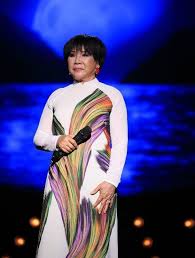 Sau 3 tuần điều trị, bà phải thở máy vì bệnh tình trở nặng. Ca SÄ© Lá»‡ Thu Dáº¡t Dao Tá»±a Nhá»¯ng Am XÆ°a