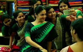 Image result for JYOTHIKA 36 VAYADHINILE