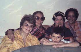 * بحسب البيانات المتوفرة لدى الدهليز. Ø²ÙƒÙŠ ÙØ·ÙŠÙ† Ø¹Ø¨Ø¯ Ø§Ù„ÙˆÙ‡Ø§Ø¨ ÙŠØ±ÙˆÙŠ Ø°ÙƒØ±ÙŠØ§ØªÙ‡ Ù…Ø¹ ÙˆØ§Ù„Ø¯ØªÙ‡ Ù„ÙŠÙ„Ù‰ Ù…Ø±Ø§Ø¯ Ø±ÙØ¶Øª Ø²ÙˆØ§Ø¬Ù‡ Ù…Ù† Ø³Ø¹Ø§Ø¯ Ø­Ø³Ù†ÙŠ ÙˆØ¹Ø§Ù†Øª Ù…Ù† Ø£Ø²Ù…Ø§Øª Ù…Ø§Ø¯ÙŠØ© Ù…Ø¬Ù„Ø© Ù‡ÙŠ