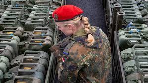 Bei der luftwaffe tragen die soldatinnen und soldaten ihre dienstgradabzeichen als. Nach Heftigen Protesten Weibliche Dienstgrade Sind Vom Tisch Deutscher Bundeswehrverband