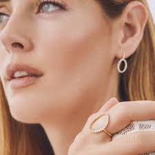 Graduated Diamond Oval Ring