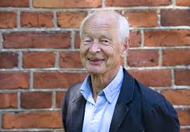 'til is the correct abbreviation of until and not a 'common misspelling of till, as in until.' till is the common misspelling of until, but is in fact a cash register or a preparation of soil in readiness for. Guus Kuijer Wikipedia