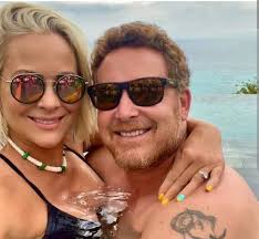 Melody Corwin's Instagram, Twitter & Facebook