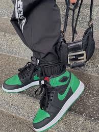 Nike Air Jordan 1 Retro High Og Pine Green 2 0 555088 030 In 2020 Fashion Shoes Sneakers Casual Shoe Sneakers Nike Air Shoes