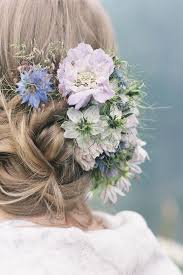 I stumbled upon this beautiful flower shop in london on a spring day. Delicate And Romantic Seasonal Wedding Hair Flowers Beautiful Alternatives To The Flower Crown The Natural Wedding Company Flowers In Hair Wedding Hair Flowers Hair Styles