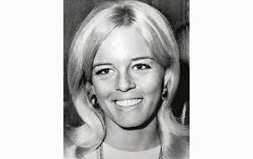 Linda Coble's Instagram, Twitter & Facebook