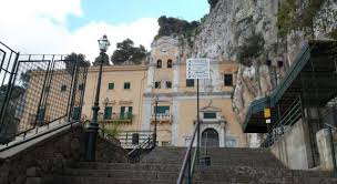 Vergine eremita del xii secolo, santa rosalia è divenuta patrona di palermo nel 1666 con culto ufficiale esteso a tutta la sicilia. Il Cammino Di Santa Rosalia Guida Sicilia
