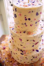 Gorgeous Gold Navy Wedding With Wow Factor Inspiration Cakes Amp Gorgeous Gold Navy Wedding With Wo In 2020 Blumenkuchen Kuchen Mit Blumen Torte Hochzeit