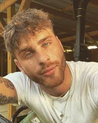 Ethan Owens's Instagram, Twitter & Facebook