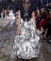 Dior Cruise 2019 Defile A Chantilly Regardez Bien La Jupe C Est La Toile De Jouy Avez Vous Deja Lu Mon Post Sur Ce Maxi Skirt Style Skirts Clothes For Women
