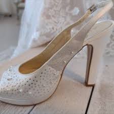 Dai look perfetti per tutti i giorni ai modelli oggetto d'invidia, abbiamo il paio di scarpe a pianta larga perfetto per la tua collezione di scarpe. 10 Idee Su Scarpe Da Sposa Nel 2021 Scarpe Da Sposa Scarpe Sposa