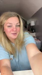 Dee Hoehn's Instagram, Twitter & Facebook