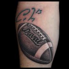 Color ink football tattoo on half sleeve. Matt O Baugh Auf Twitter Screenshot Of My Football Tattoo From Ep 13 Duval Inkmaster Spikeinkmaster Done On Mattcrichard72 Superfan Http T Co L1bwmn6yez