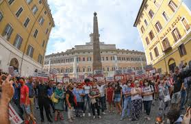 Piazza del popolo un tripudio di bandiere arcobaleno per sostenere il ddl zan. Omotransfobia Pro Vita Famiglia In Piazza Montecitorio Contro Il Ddl Zan Scalfarotto Agensir