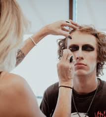 POV: come backstage at @unmetneedslc fashion show with me…💨💃🏽⚡️