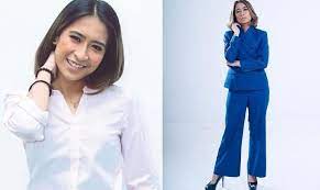Pemilik nama penuh nurfarrah izzatie binti johari. Biodata Dan Latar Belakang Penyanyi Ara Johari Iluminasi