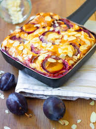 Clafoutis De Prunes Au Lait D Amande En 2020 Lait D Amande Recettes De Cuisine Clafoutis Aux Poires