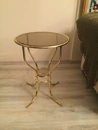 Genellikle sade tasarımlara sahip bu modeller. Pirinc Kaplama Fume Camli Fiskos Sehpa Modelleri Ve Fiyati Dekopasaj