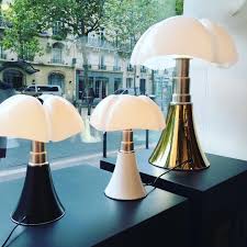 Dans Les Coulisses De La Redac On Instagram Lampe Pipistrello Les 50 Ans Version Doree Pour L Occasion L Lampe Pipistrello Meuble Chambre A Coucher Lampe