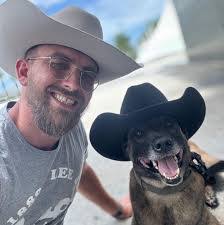 Walt Fox's Instagram, Twitter & Facebook