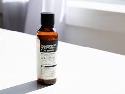 Some by mi galactomyces pure vitamin c, setelah booming dengan dahsyatnya manfaat yang dihasilkan oleh skin care yang di keluarkan oleh some by mi seri aha, bha, pha yang terdiri dari toner dan serum, sekarang some by mi kembali mengeluarkan produk terbarunya dalam varian galactomyces + vit c. Some By Mi Galactomyces Pure Vitamin C Glow Toner Review