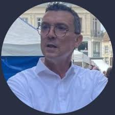 Début de semaine en douceur sous les lumières de l'École des douanes de la  Rochelle ✨ L'École de La Rochelle forme les nouveaux admis aux concours de  catégorie B et C (niveau