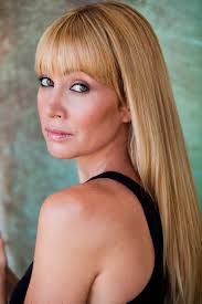 Kari Ruth's Instagram, Twitter & Facebook