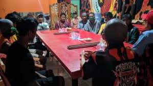 Karnaval 17 agustus desa klampok brebes part 2. Akan Diberi Thr Rp 50 Ribu Ratusan Buruh Pabrik Aksesoris Sepatu Di Brebes Mogok Kerja