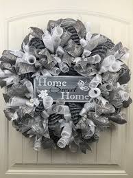 Black And White Wreath Images This Is A Wonderful Classic Elegance Inspired By Old Hollywood S Glory Days Filled With Pearls And Crystals C Making Mesh Wreaths Diy Wreath Deco Mesh Wreaths