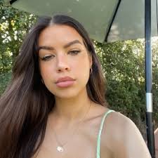 Amelia Shaw🥀 (@shaw_amelia)