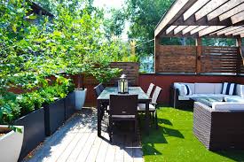 While you install the garage roof trusses you do need a person that will help you throughout the whole you can use prefab roof trusses for a garage if you want, and the installation process is the. Traditional Garage Roof Deck Klassisch Modern Terrasse Chicago Von Chicago Roof Deck Garden Houzz