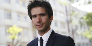 A l'ombre de la nuit brune, on arme les esprits. Tout Savoir Sur Juan Branco Candidat En Seine Saint Denis Cnews