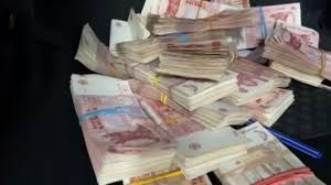 Döviz çevirici, döviz çevirme, usd dolar tl çevir, para çevirme, eur euro dolar hesapla, döviz kurları güncel alış satış fiyatları, gbp sterlin tl çeviri, döviz kur çevirme, spot kurlar. Video S A FÄcut Cu Aproape JumÄtate De Milion De Lei Schimband La Bancomate Dolari FalÈi Un TanÄr Prins Cu Sacul Cu Bani De PoliÈie Social Unimedia