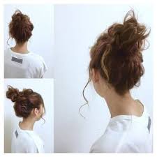 気分やシーンに合わせてアレンジ 上 中 下 で楽しむお団子ヘアの作り方 やり方 キナリノ ヘアスタイリング 美髪 無造作お団子ヘア