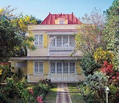 Saint Denis Balade Dans La Capitale Du Style Creole La Reunion Maison Creole Case Creole
