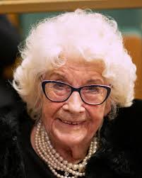 Maria Żakowska, w czasie Powstania Mordasewicz, pseudonim „Myszka”,  świętuje dzisiaj 98. urodziny! 🎂 „W czasie Powstania byłyśmy w szpitalu  numer 1, to był prowizoryczny szpital przy Komendzie AK Powstania  Warszawskiego, dzielnica [Śródmieście],