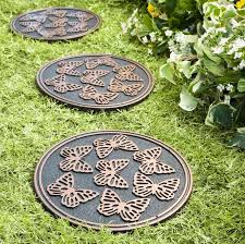 Concrete stepping stones make the perfect diy gift for parents and grand parents. How To Make Diy Garden Stepping Stones The Garden Glove
