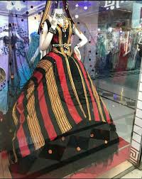 Pin By Ward Alraimi On Henna In 2020 Dresses Fashion Dresses Bride Photoshoot