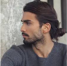 Geniş dalgalı saçlara sahipseniz işiniz çok daha kolay olacak. Moda Olacak Uzun Erkek Sac Modelleri 2020 Stylekadin