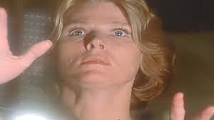 One of my favourite Hulkout: Hulk's look of defiance! He seems to say to  her:- Try to stop me if you can!- His most scary one, but...Terrific!  Great, masterful Lou!