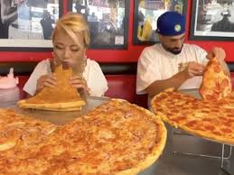 Raina Huang: Diese junge Frau ist professionelle Schnellesserin