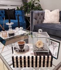 Modern orta sehpa tasarımlarını incelediğiniz zaman sınırların ucunun çok açık olduğunu görebilirsiniz. Orta Sehpa Dekorasyonu Nasil Olmali Ev Gezmesi