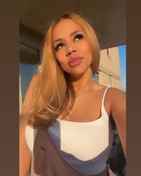 la felicidad es la simplicidad de apreciar los buenos momentos🤍🦋  happiness is the simplicity of appreciating the good times💖 “Flora Sánchez ”🦋#mamide5🦋