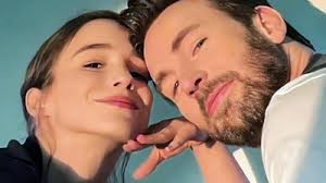 Resmi Menikah, Chris Evans Semangat Mulai Berkeluarga dengan Alba